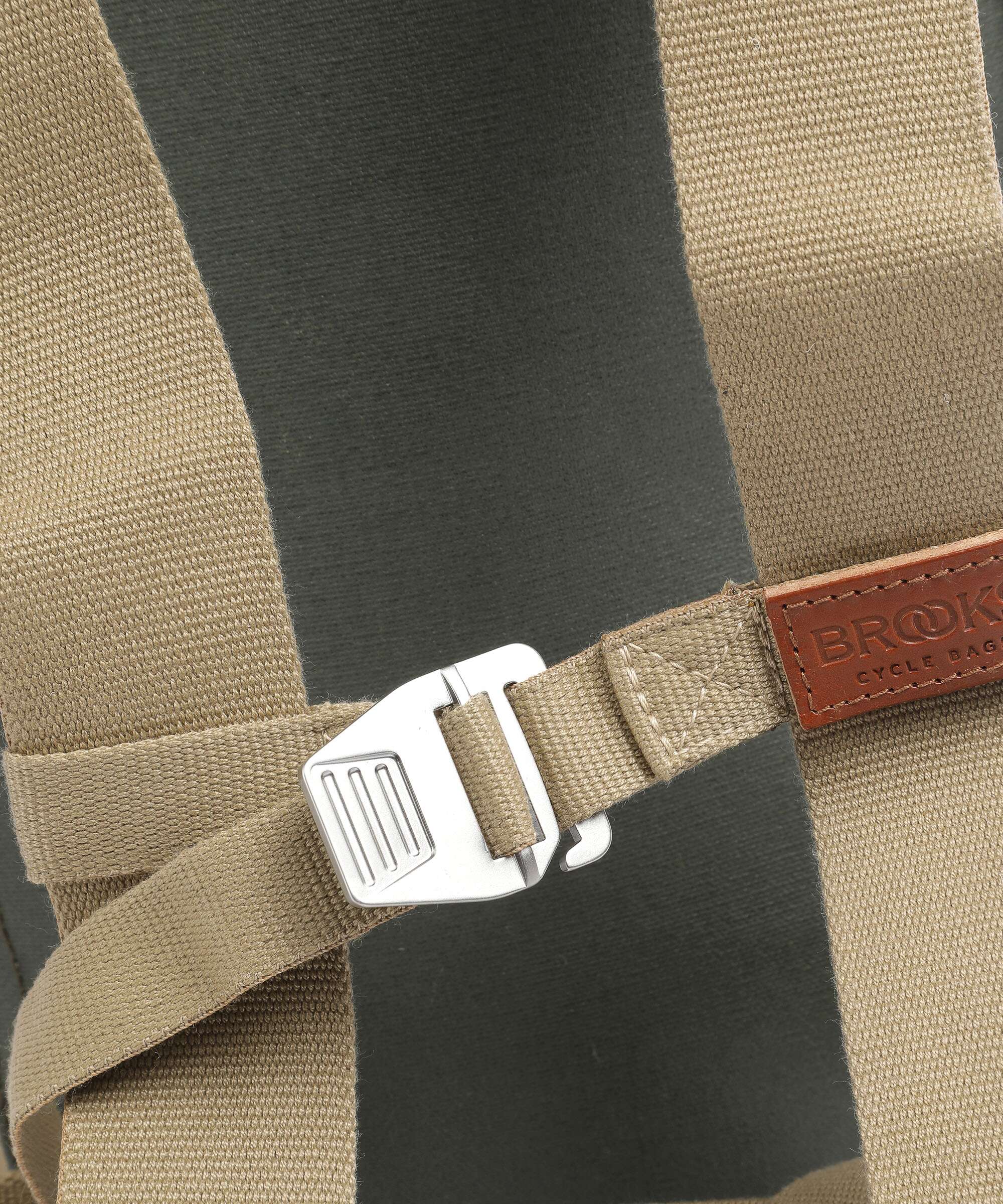 Brooks England Pickwick Cotton Canvas Small Sac à dos roll-top sage green/honey details - Image 5