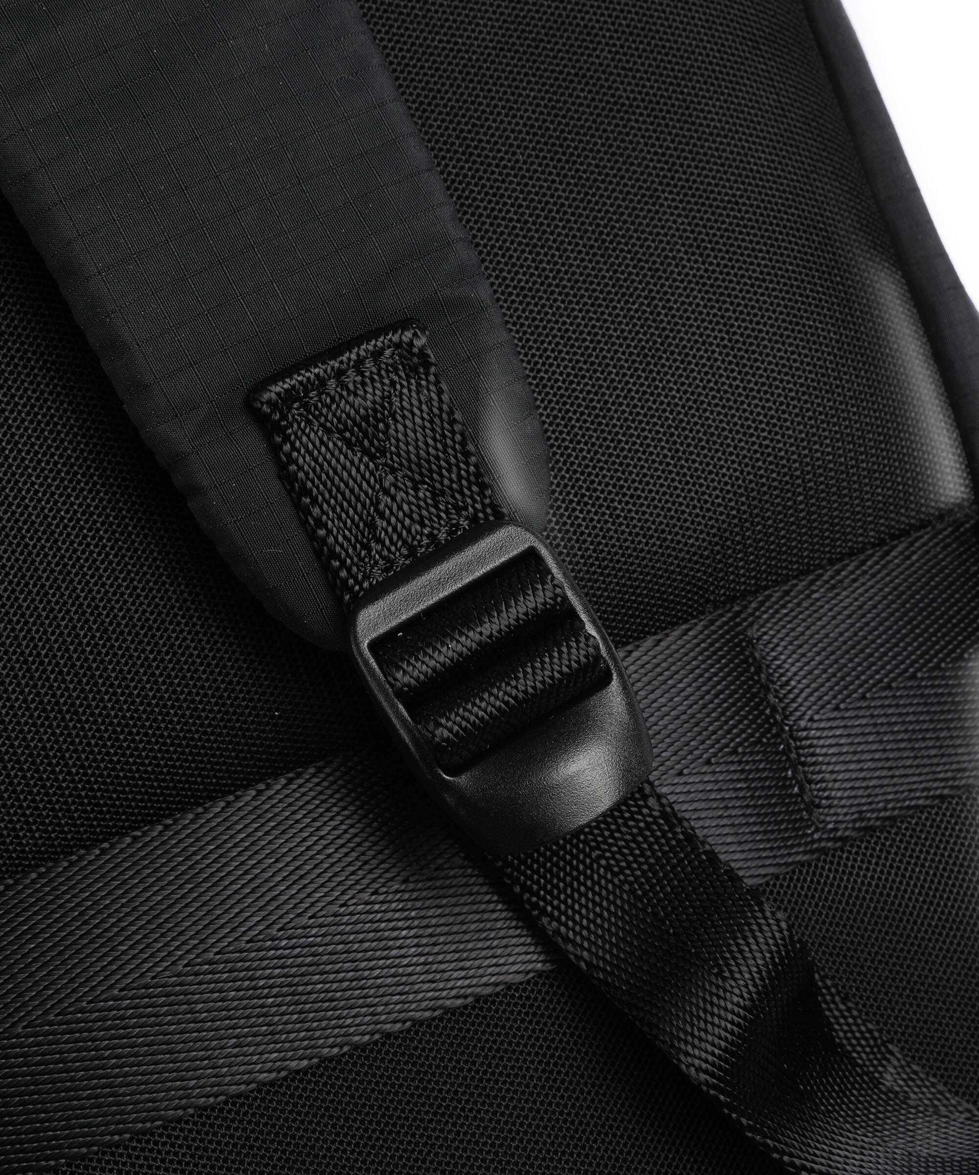 Mandarina Duck Y-Lite Sac à dos black - Image 4
